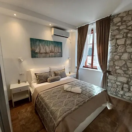 Apartman Placeta & *