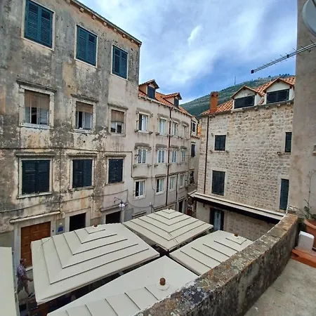 Placeta & Apartman *