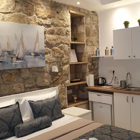 Apartman Placeta & *