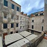 Placeta & Apartman *